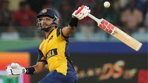 டி20 கிரிக்கெட்டில் எந்த வீரரும் செய்யாத படுமோசமான பேட்டிங் சாதனையை செய்த  இலங்கை கேப்டன் தசுன் ஷனகா