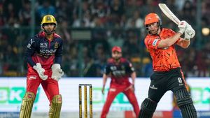 RCB vs SRH: ஒத்துக்க மாட்டேன் நான் அவுட்டே இல்லை.. கடுப்பான க்ளாசென்.. அம்பயருடன் நடந்த வாக்குவாதம் 