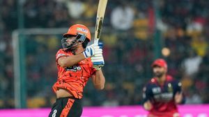 IPL 2026: 18 பந்துகளில் 43 ரன்கள்.. சன்ரைசர்ஸ் ஆட்டத்தையே மாற்றிய அங்கீத் வர்மா? 3 வயதில் தாயை இழந்தவர்