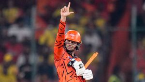 CSK vs SRH: 15 பந்துகளில் அரைசதம் விளாசிய அபிஷேக் சர்மா.. கதிகலங்கிய சிஎஸ்கே பவுலர்கள்