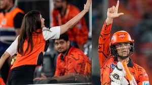 IPL 2026: அபிஷேக் சர்மா சதம் அடித்ததும் உற்சாகத்தில் காவ்யா மாறன் செய்த செயல்.. கொண்டாடிய ரசிகர்கள்
