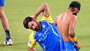 IPL 2026: மும்பைக்கு எதிரான போட்டியில் களமிறங்கும் தோனி.. சிஎஸ்கே பயிற்சியில் நடந்த மாற்றம்