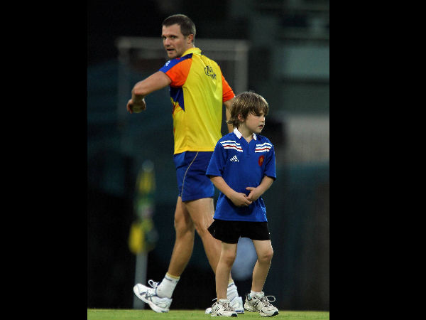 மகனோடு...