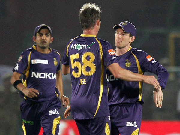 ஆளுக்கு ஒன்று.. சுனிலுக்கு மட்டும் 2