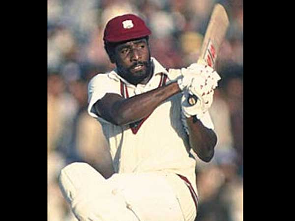 ஹெல்மெட்டே போடாத ஒரே வீரர்