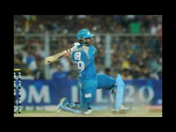 தனியாக போராடிய மாத்யூஸ்