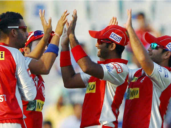 3 விக்கெட் சாய்த்த கெவன் கூப்பர்