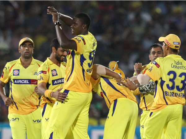 50க்குள் 4 போய்