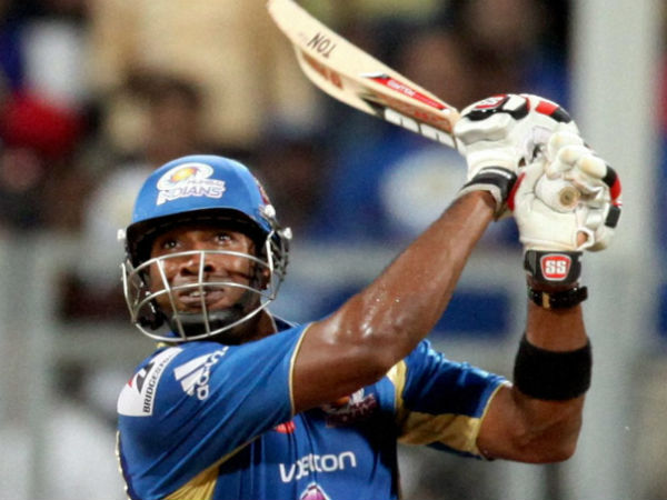 போலார்ட் பொழிந்த சிக்ஸ் மழை