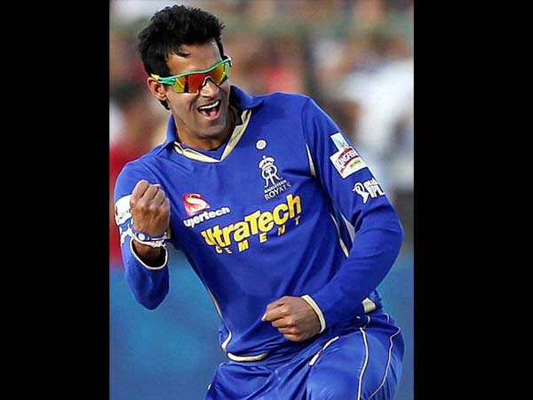 டீ சர்ட்டை இழுத்து விடுவேன்