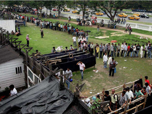 கேமாவென்று கூடும் கூட்டம்