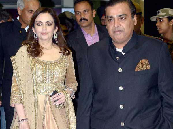 பெரிய பார்ட்டி தர்றோம்...