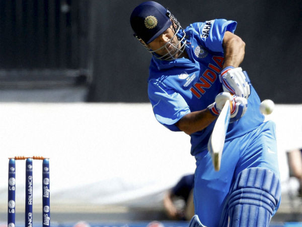 91 ரன்களை விளாசிய டோணி