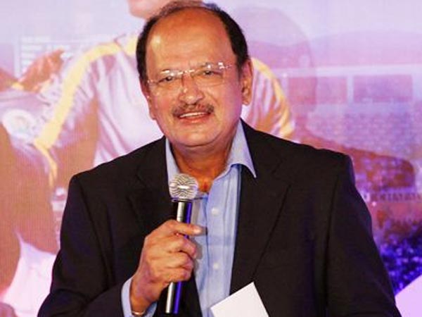 முதல் கேப்டன் வடேகர்