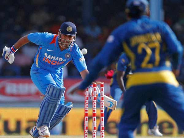 முதல் பந்து வைட்... முதல் பந்து வைட்...