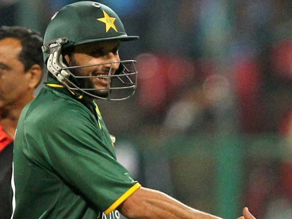 முதலில் பேட்டிங் பேயாட்டம்