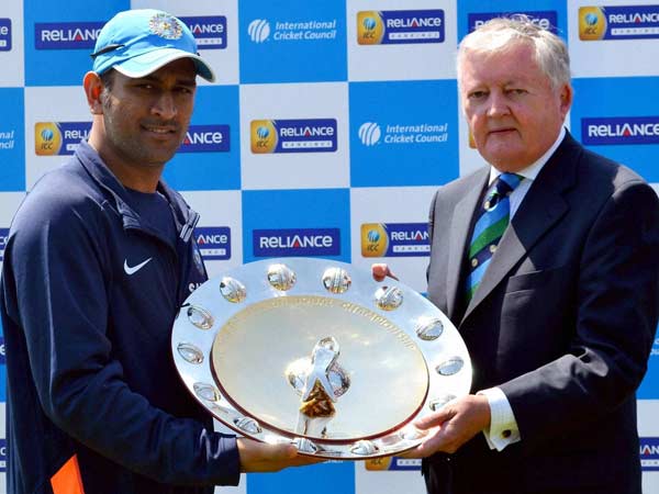 ஐசிசியின் அத்தனை கோப்பைகளும் டோணி வசம்