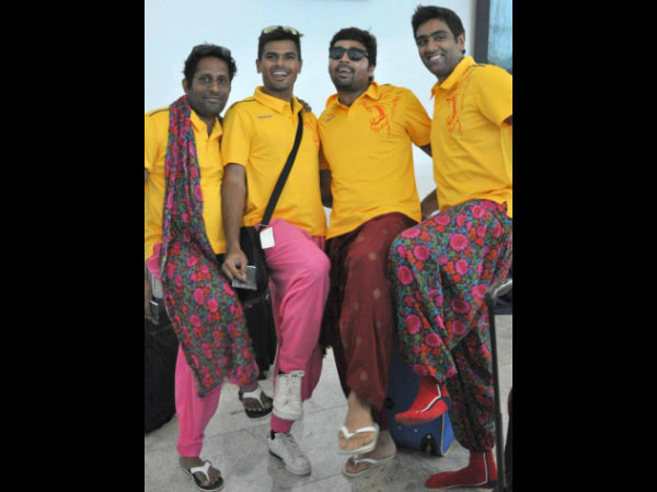 சிங்கங்களைப் பாருங்க... சிங்கங்களைப் பாருங்க...