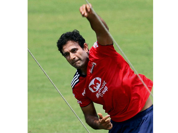 பதான் அதிரடி ஆட்டம்