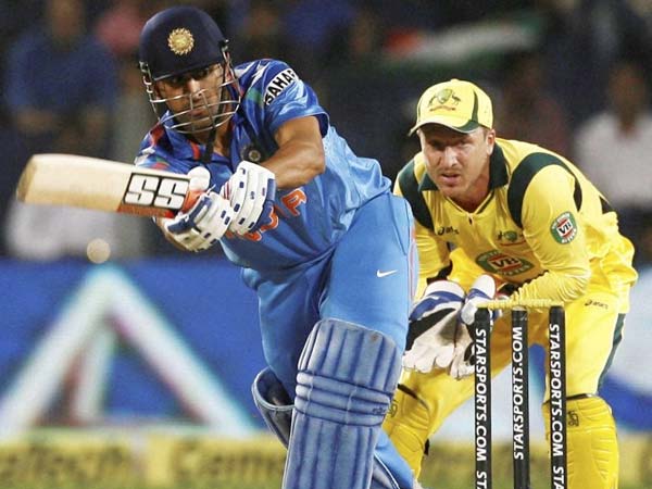 5 சிக்ஸ்.. 12 போர்