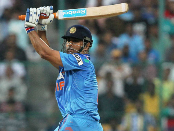 அந்தப் பக்கம் தவன், டோணி ஆட்டம் அந்தப் பக்கம் தவன், டோணி ஆட்டம்