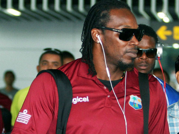 கரண்டி எதுக்குப்பா.. கை இருக்க கரண்டி எதுக்குப்பா.. கை இருக்க