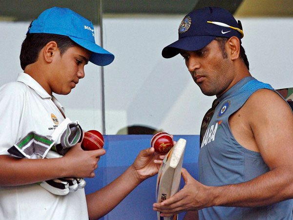 அங்கிள்.. என்னையும் ஆட்டத்துக்கு சேத்துப்பீங்களா...