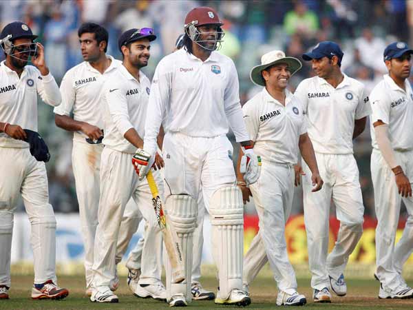 தடுமாறிய மே.இ. தீவுகள்