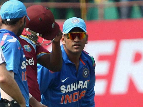 211 ரன்களில் ஆல் அவுட்