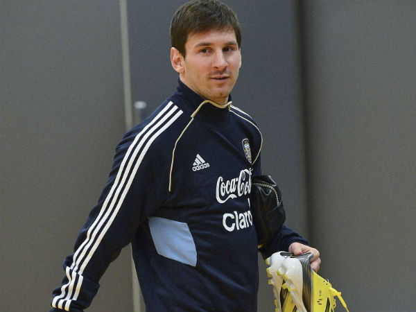 ஈயம் பித்தாளைக்குப் பேரீச்சம்பழம்...