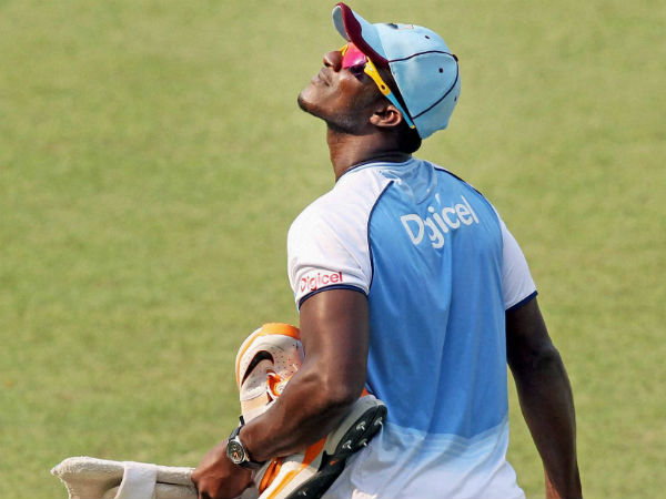 கடும் காற்றால் ஆடிய விமானம்