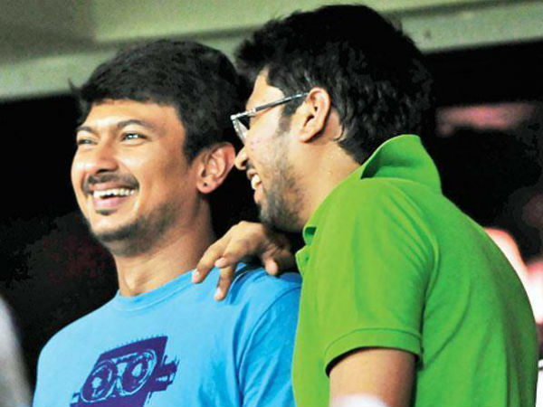 சிரிப்போவியமாக உதயநிதி