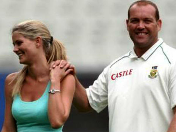 சிரிக்க வைப்பார் கல்லிஸ்