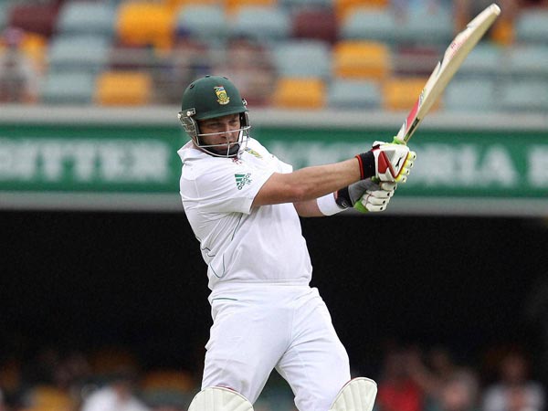 ஒரு நாள் போட்டிகளில் ஆடுவார்