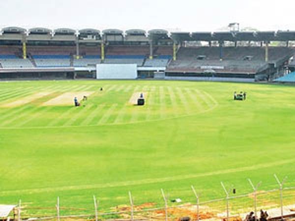 சேப்பாக்கத்தில் பரபரப்பு