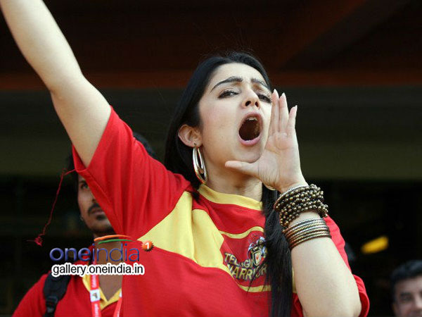 கூடவே சார்மியும்