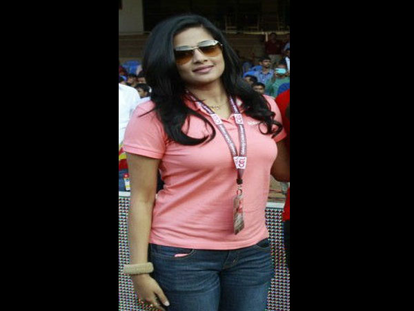 பிங்க் பிரியா மணி