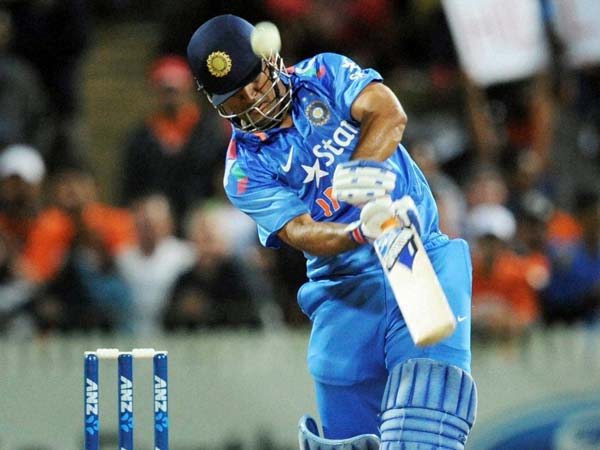 அசத்திய டோணி- ஜடேஜா ஜோடி அசத்திய டோணி- ஜடேஜா ஜோடி