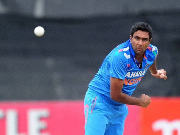 தலா 3 விக்கெட் 