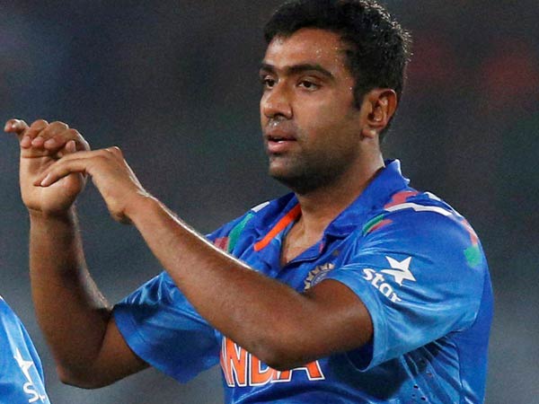 அஸ்வினுக்கு 4 விக்கெட்டுகள்