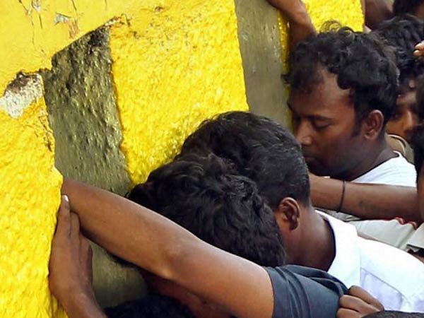 கால் மணி நேரத்தில் 15 பேர்