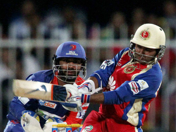 ஆனால் முதலில் வெளுத்தது பார்த்திவ் படேல்தான்