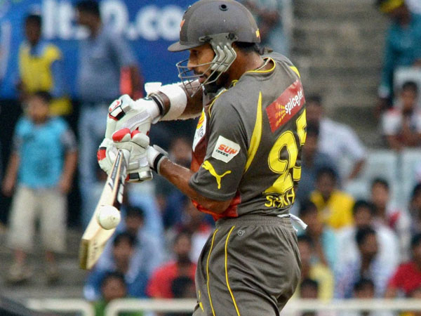 தவான் 33 ரன்கள்