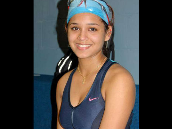 என்னைப் பார்த்தபடி.. திணேஷ்