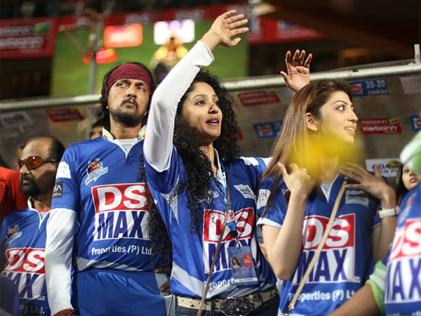 நட்சத்திர கொண்டாட்டம்