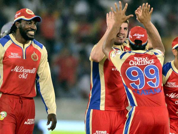 பார்த்தாலே அதிருதில்ல..