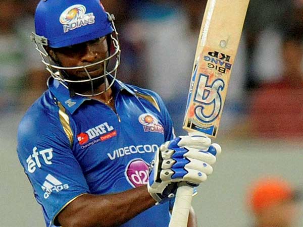 ஸ்டார்க்காலேயே அவுட்டானார் போலார்ட்