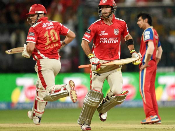 எப்படிப் போட்டாலும் அடிக்கிறாங்களே