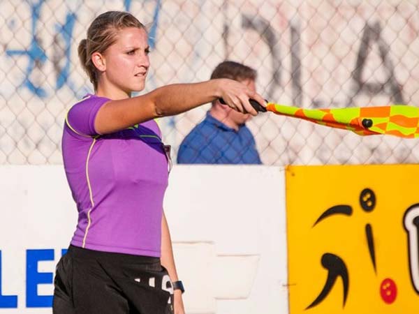 Fernanda Colombo Uliana turns heads as assistant referee in Brazil Cup match