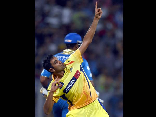 அஸ்வின் 3 விக்கெட்டுகள்